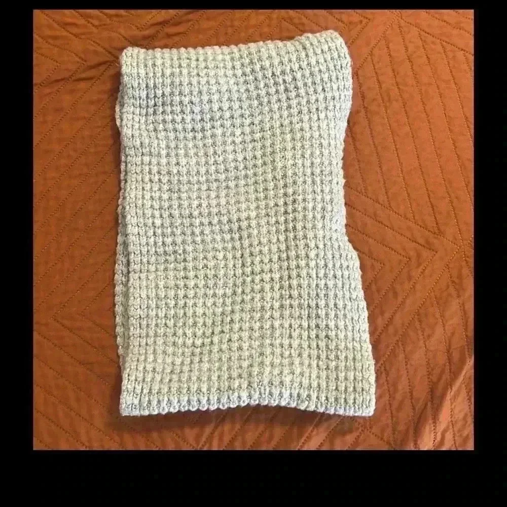 Women’s light grey, universal scarf